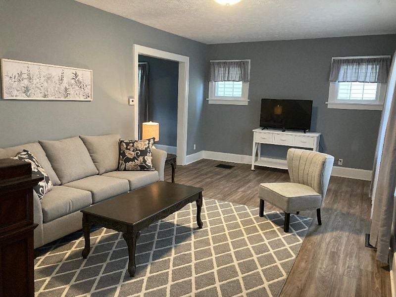 Furnished Finder property 436110_1 photo 2