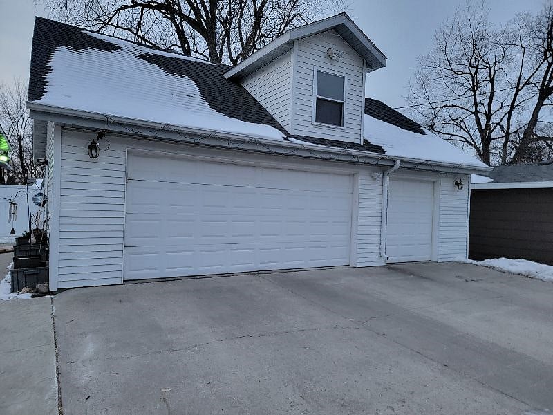 Parking available in Garage