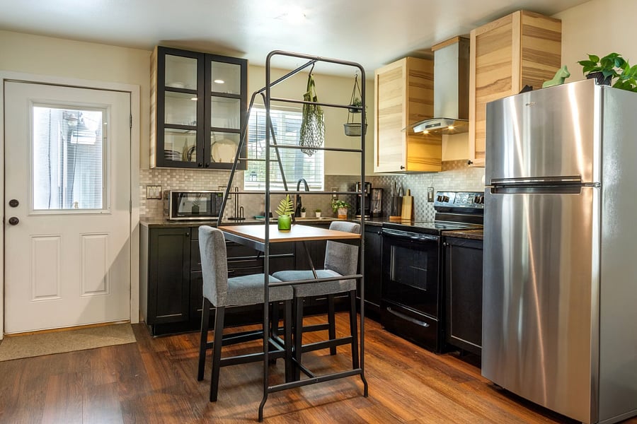 Full kitchen/full-size refrigerator/garbage disposal/new range/ microwave/ninja coffee maker
