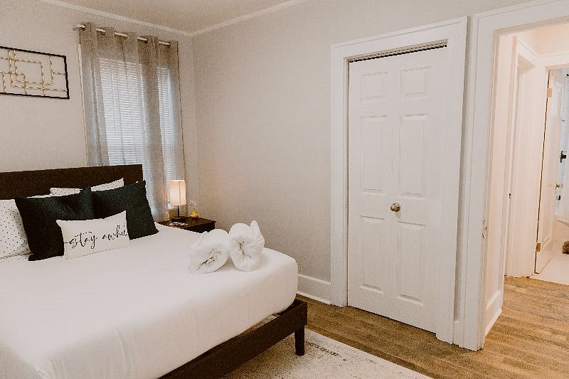 Bedroom 1 with queen size bed
