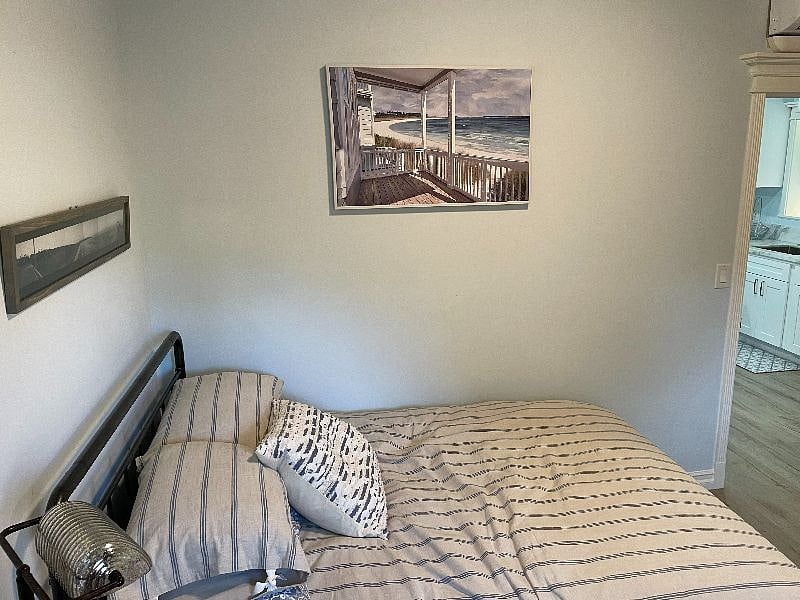 Full size bed