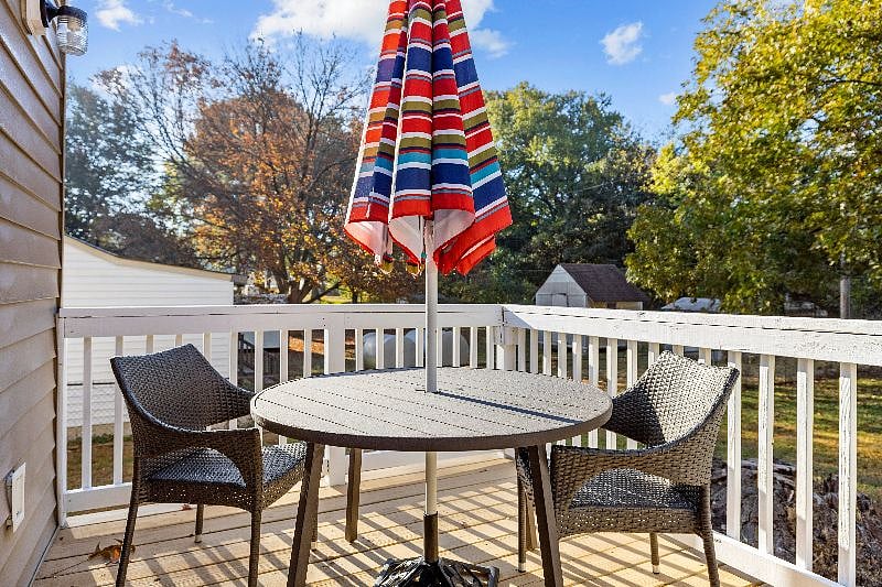 Enjoy cofee or afternoons on the deck
