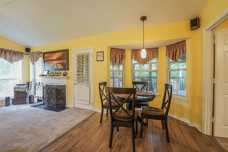 Kitchen dining area overlooks screened porch/deck!