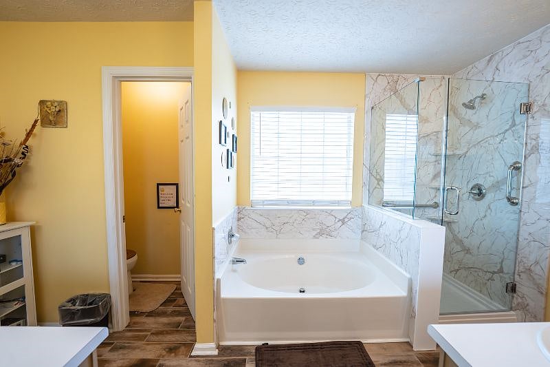 Garden Tub w/ Walk-in Shower!