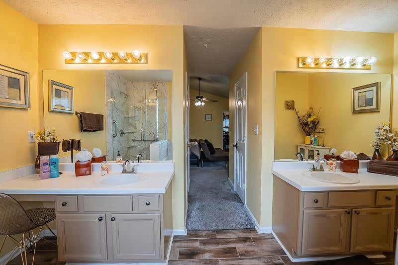 Master Bathroom w/Double Vanities