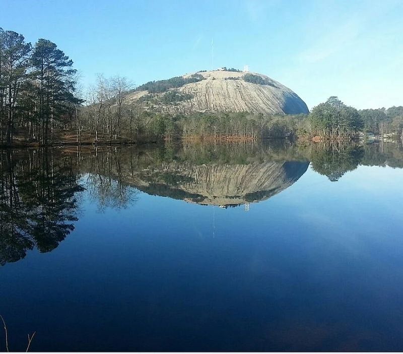 5 minute drive to Beautiful Stone Mountain walking trails and lakes!