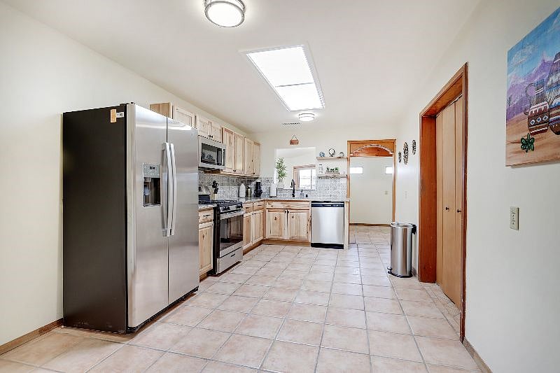 Furnished Finder property 436500_1 photo 4