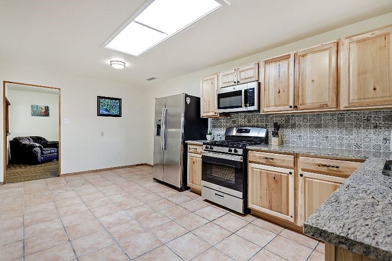 Furnished Finder property 436500_1 photo 3
