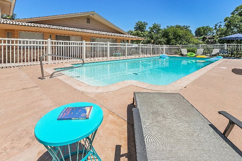 Furnished Finder property 436528_2 photo 3