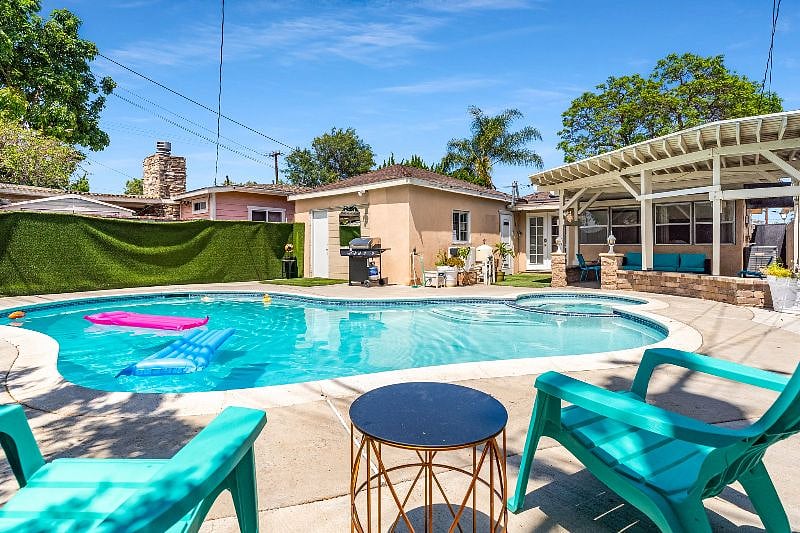Furnished Finder property 436534_1 photo 10
