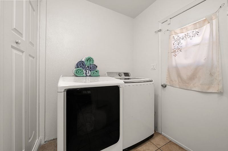 Furnished Finder property 436534_1 photo 16