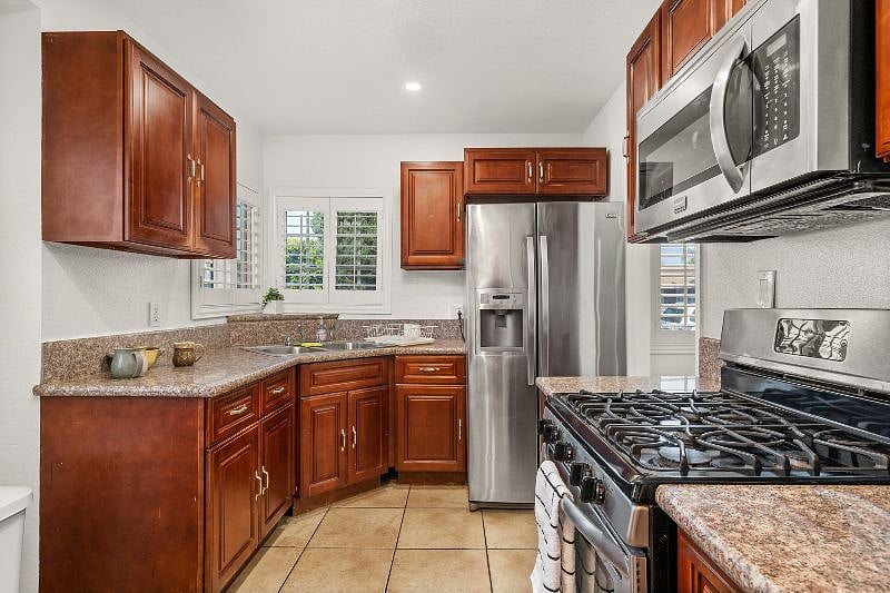 Furnished Finder property 436534_1 photo 17