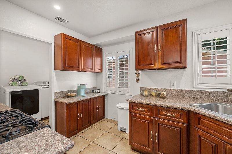 Furnished Finder property 436534_1 photo 18