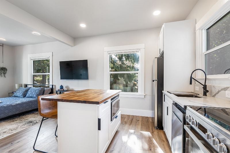 Furnished Finder property 436605_1 photo 10