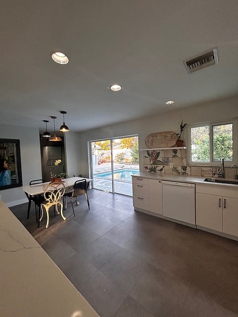 Furnished Finder property 436750_1 photo 11