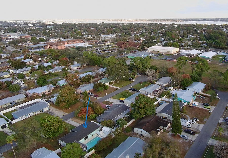 The house is less than 10 minutes' drive to Downtown Stuart and the waterfront. 