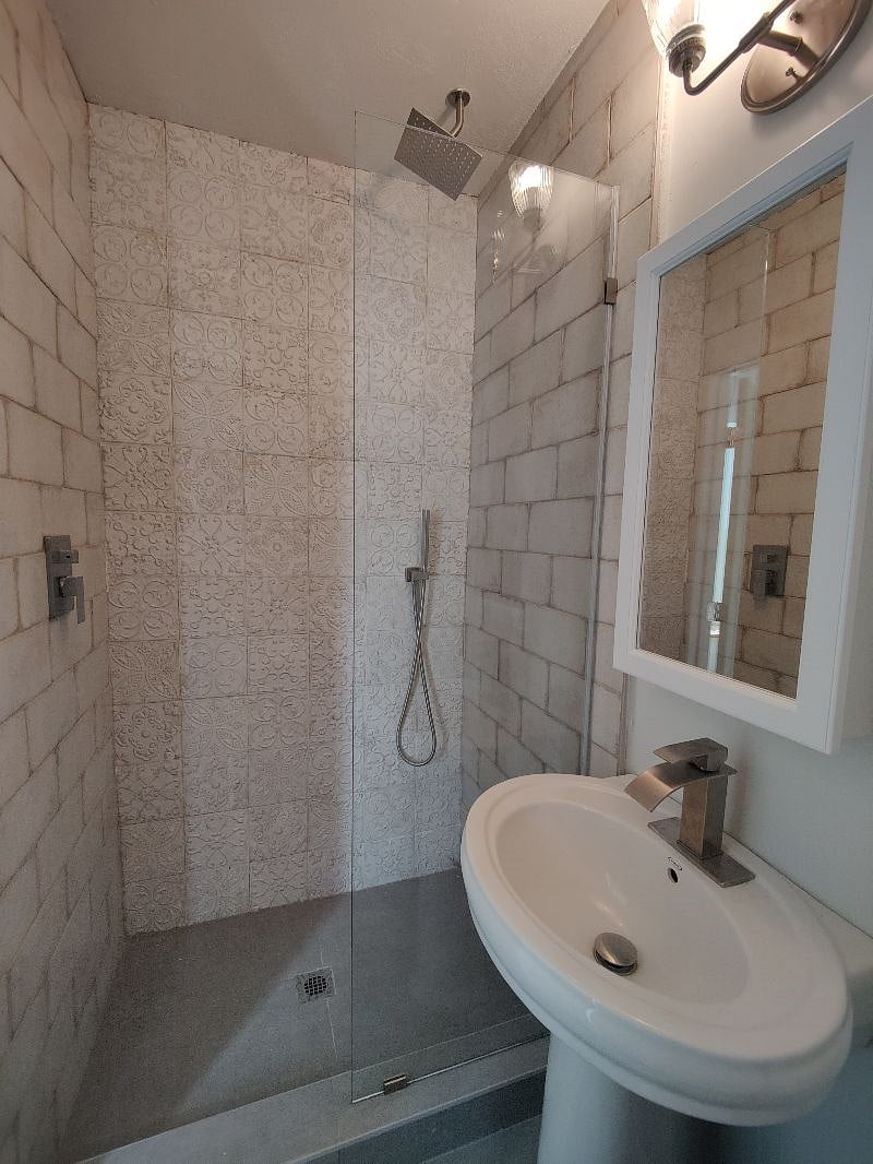 Furnished Finder property 436750_2 photo 8