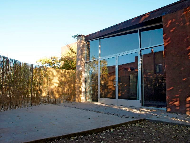 PATIO - ENTRY