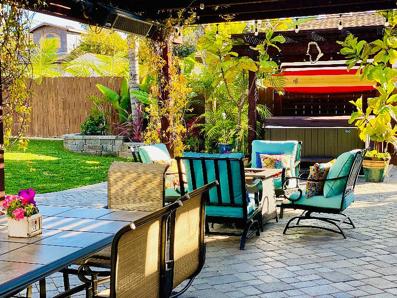 Fire-pit, Cuzzi and Yard
