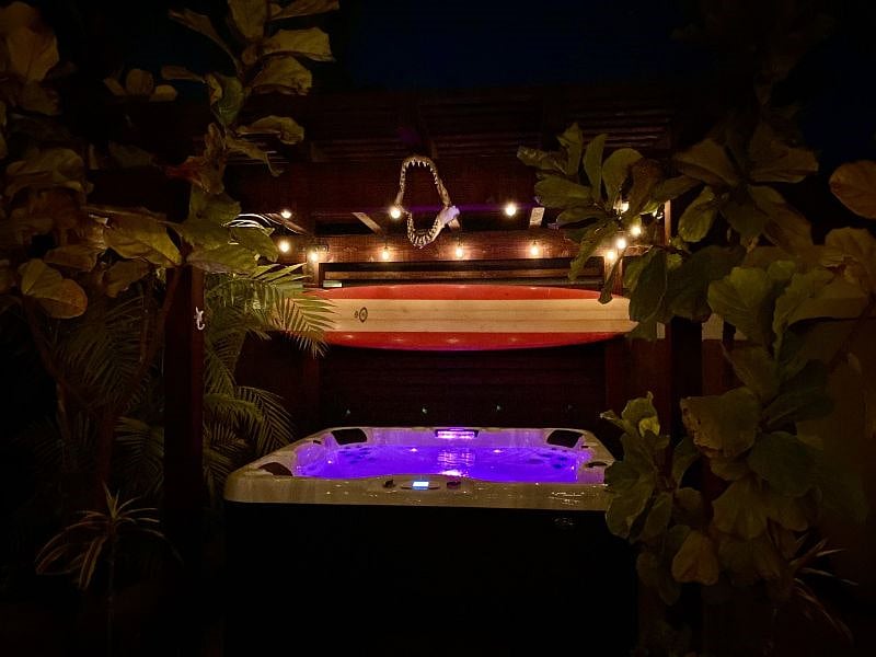 Cuzzi at night