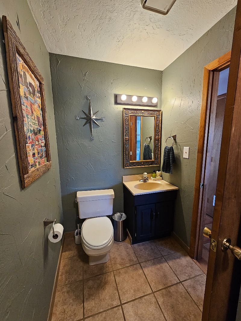 Main floor full bath