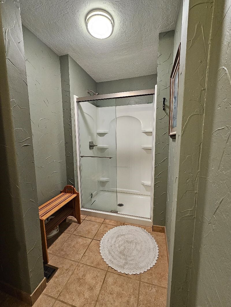 Main floor full bath