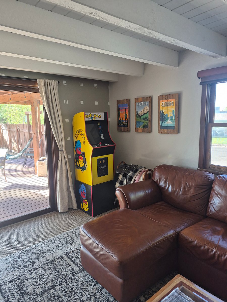 Pac man, Dig Dug, Galaga and another dozen games for play