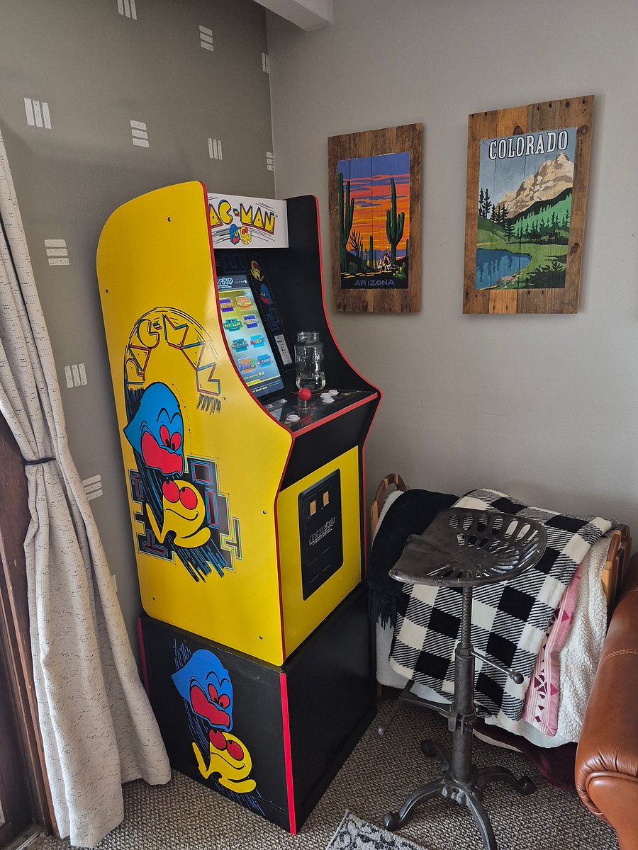 Free play PacMan all day long. Also DigDug Galaga and a dozen more.