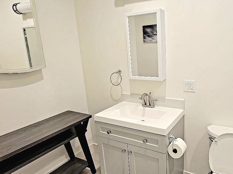 clean modern hall bath