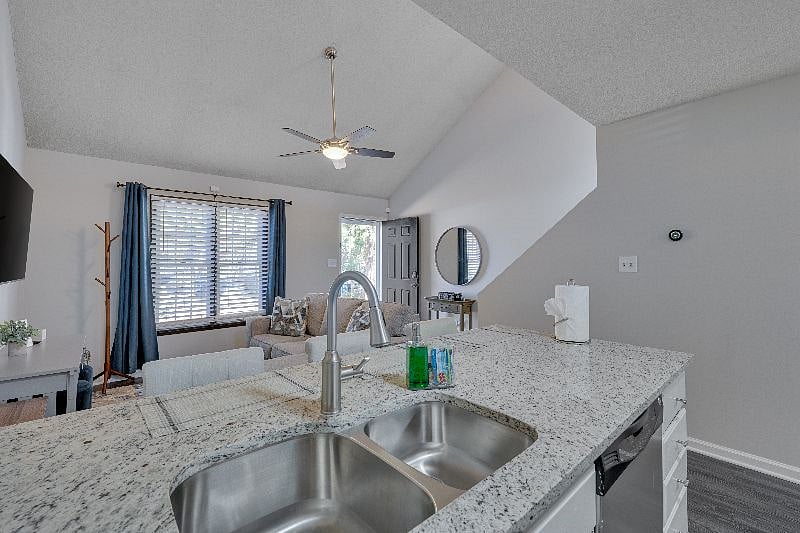 Furnished Finder property 437061_1 photo 6