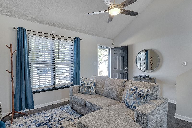 Furnished Finder property 437061_1 photo 3