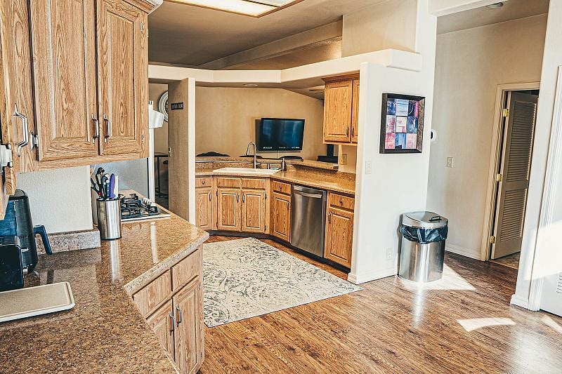 Furnished Finder property 437178_1 photo 24