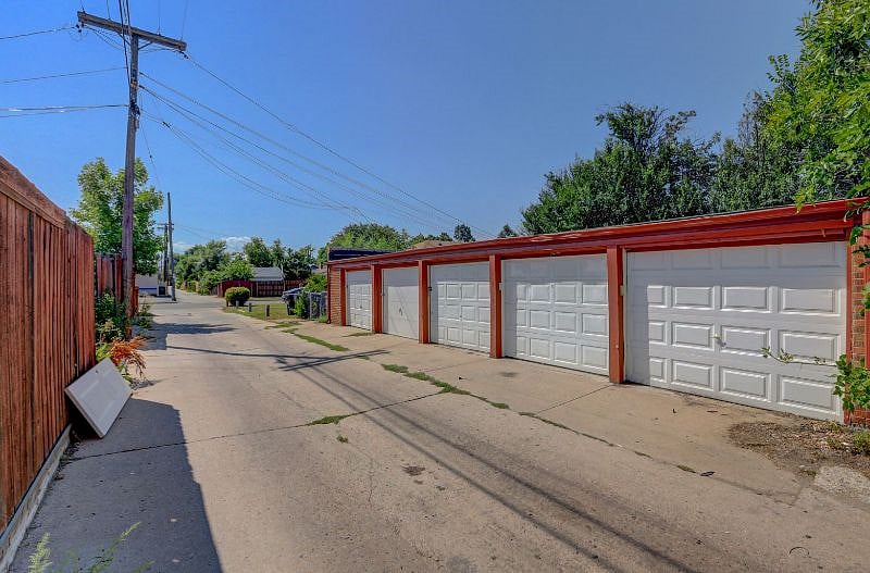 Detatched Garage Bank