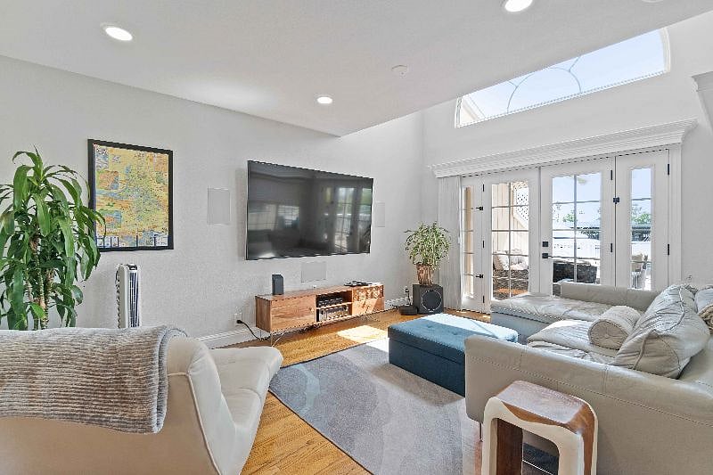 Furnished Finder property 437278_1 photo 3