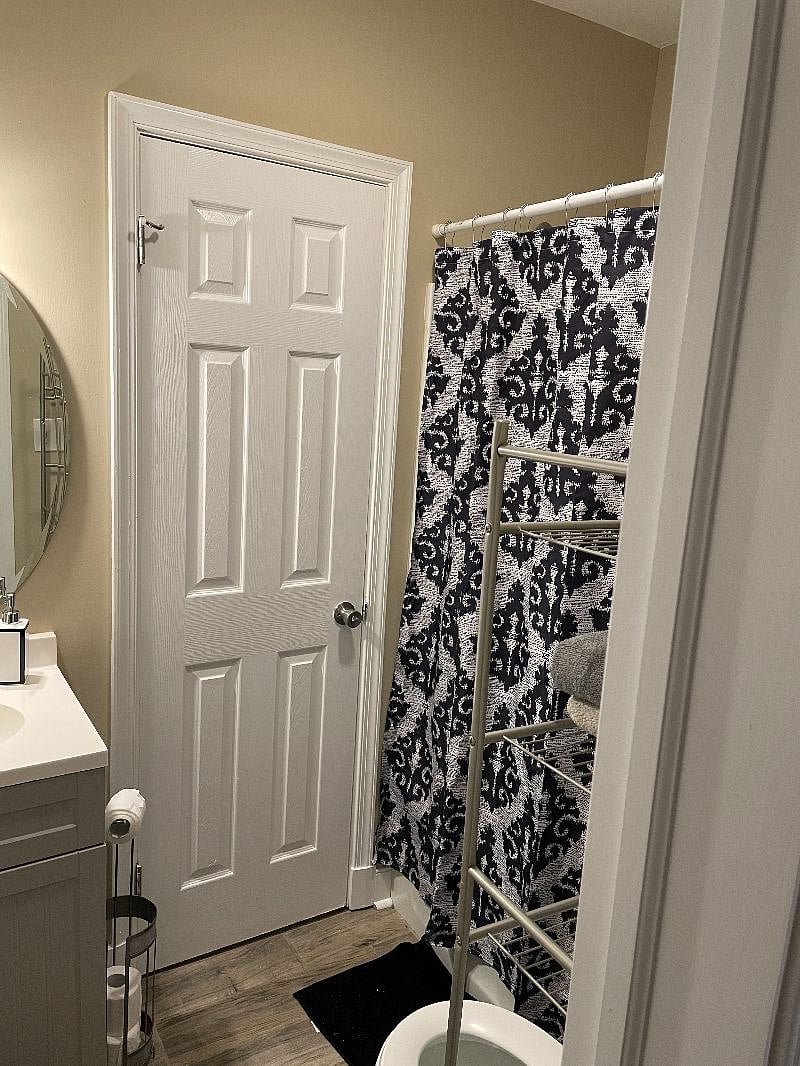Jack and jill bathroom