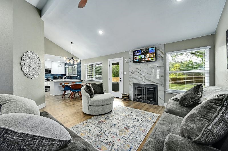 Furnished Finder property 437371_1 photo 6