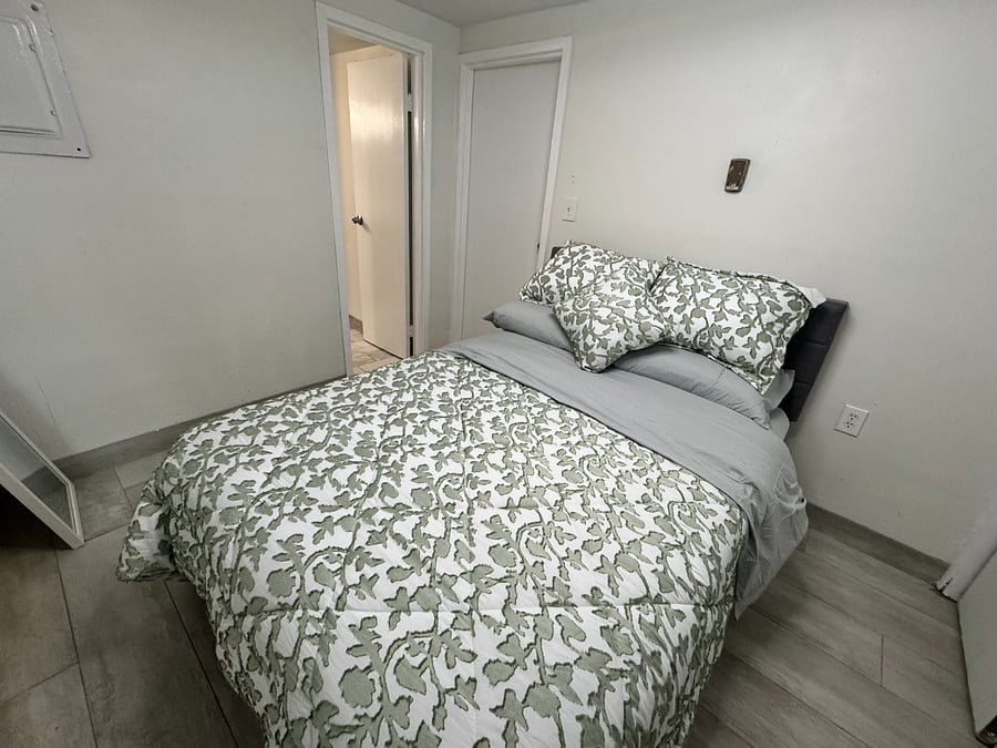 Furnished Finder property 437419_7 photo 10