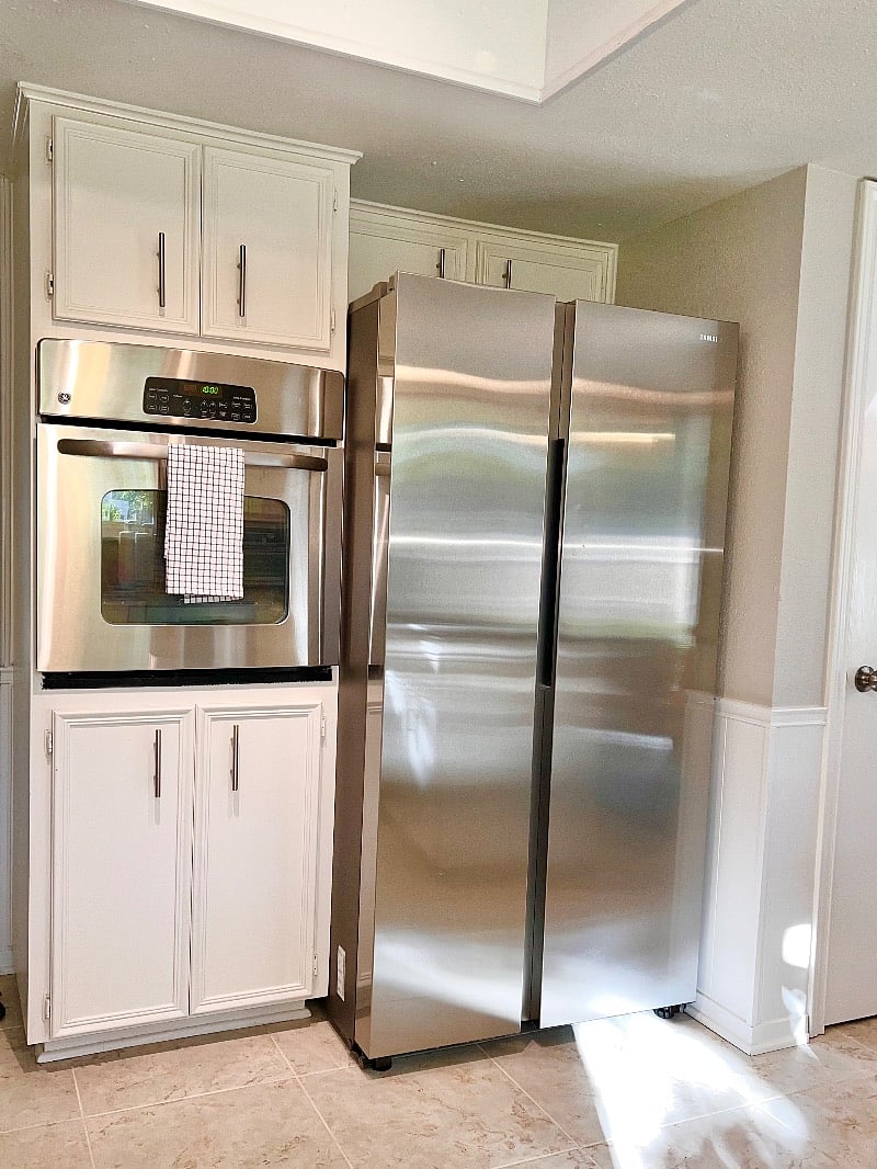Our oven and large frig. 