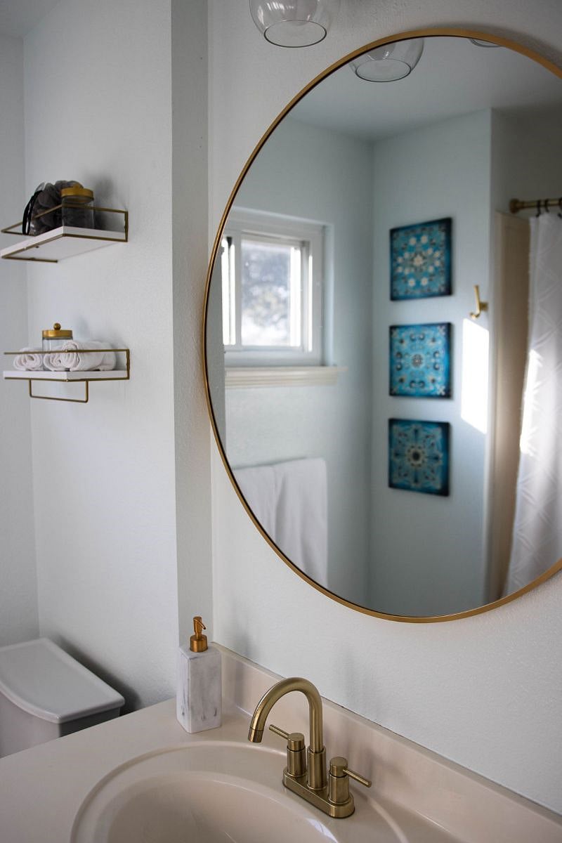The lighting in the bathroom is wonderful! 