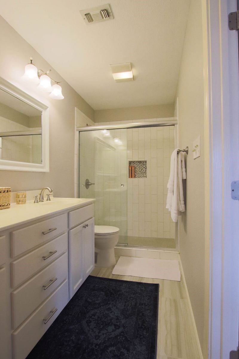 The Peace Room's bathroom 