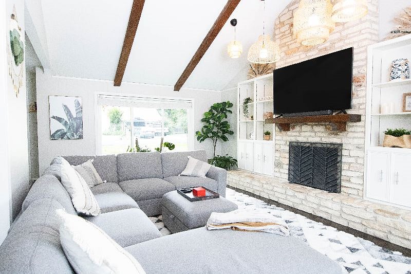 HUGE TV.  Local channels and SMART TV