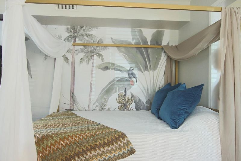Queen size bed - ready to give you a great night's sleep! 