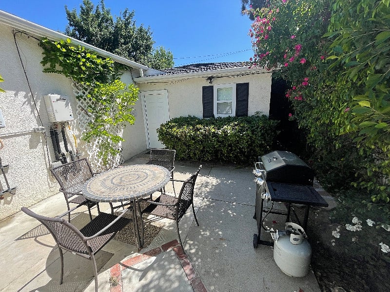 Furnished Finder property 437440_1 photo 1
