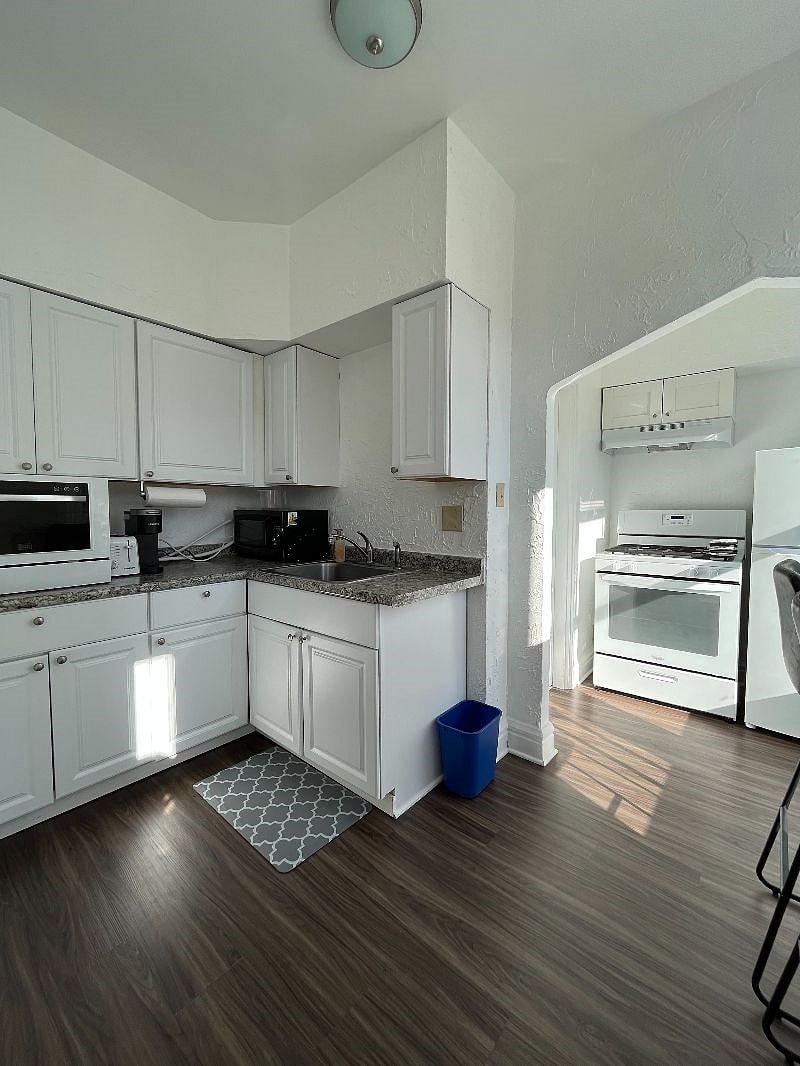 Furnished Finder property 437475_2 photo 5