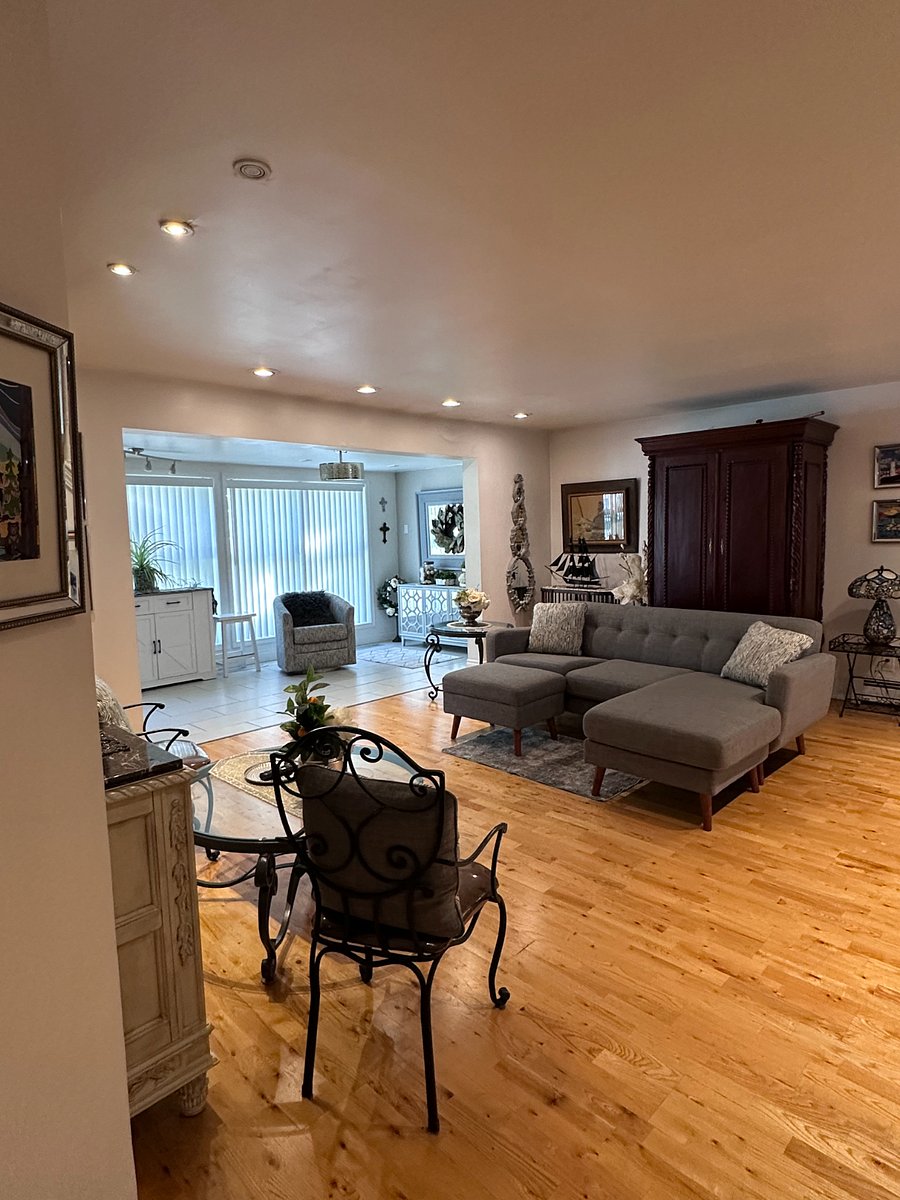 very spacious living room