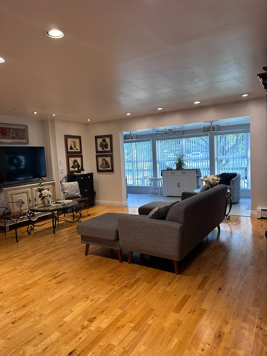 very spacious living room