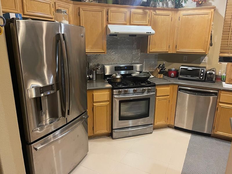 Furnished Finder property 437496_1 photo 3