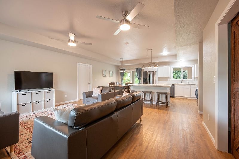 Furnished Finder property 437508_1 photo 3