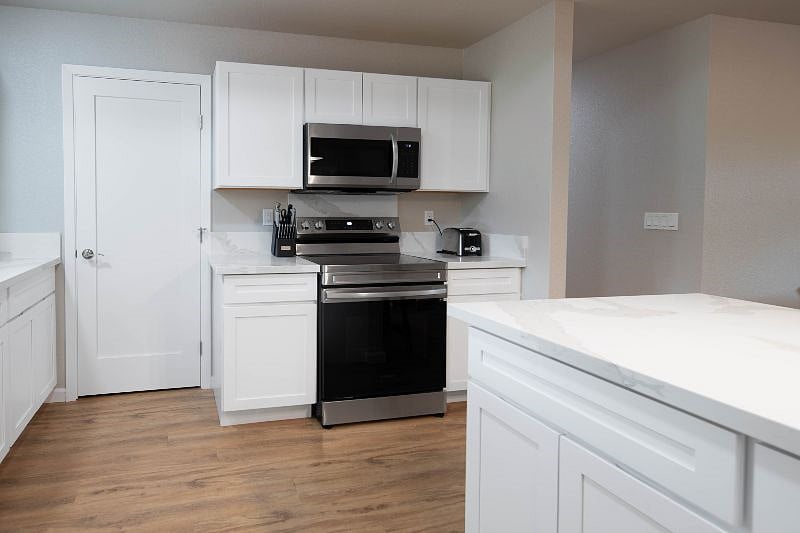 Furnished Finder property 437508_1 photo 6