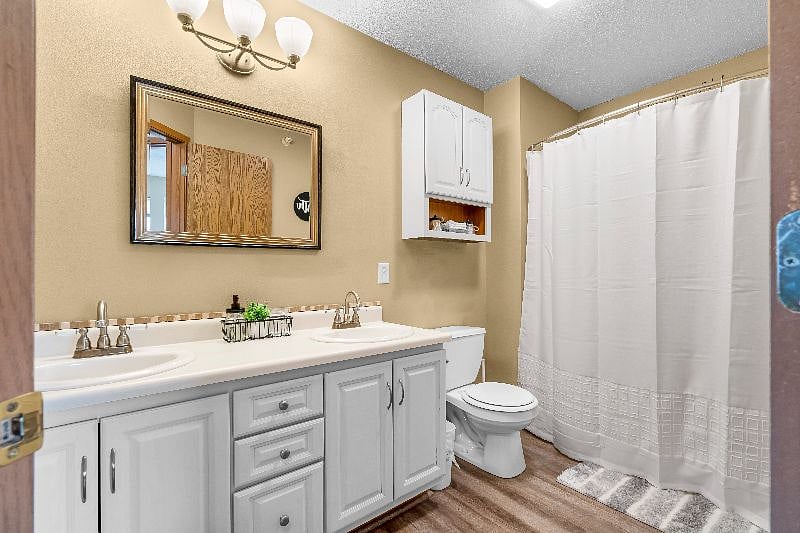 Dual vanity and fresh white decor gives this bathroom a soothing feel.